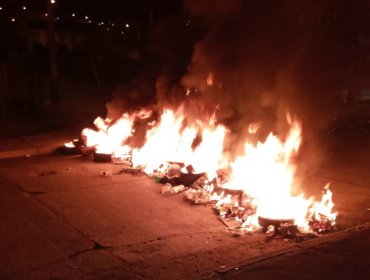 Vecinos de Viña del Mar encendieron barricadas en Glorias Navales: acusan tardanza en entrega de ayuda