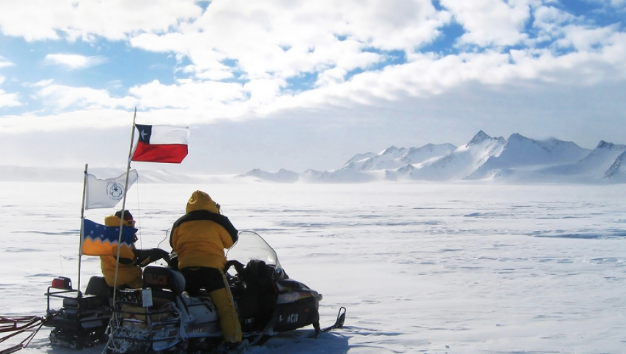 Ex canciller argentino promueve trabajo con Chile por los derechos en la Antártica