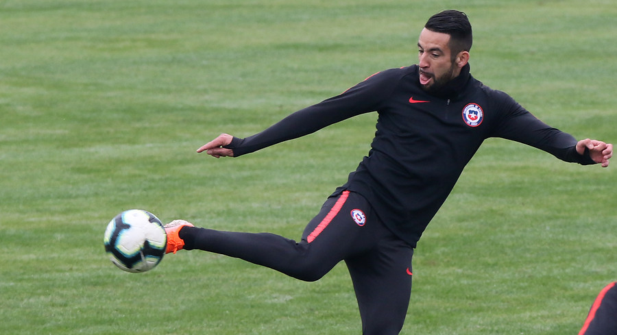 Directivo del Panathinaikos reconoció interés en Mauricio Isla: "Cualquier equipo desearía tenerlo"