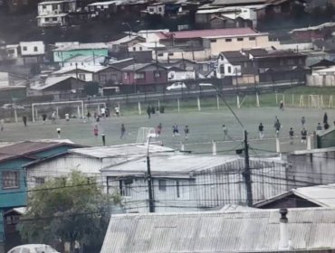 Sujetos que fueron sorprendidos jugando fútbol en estadio de Hualpén quedaron con prohibición de entrar al recinto