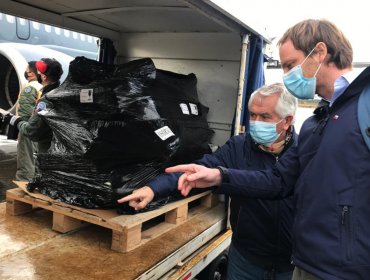 Ministro Paris y subsecretarios llegaron a Chiloé con ventiladores mecánicos