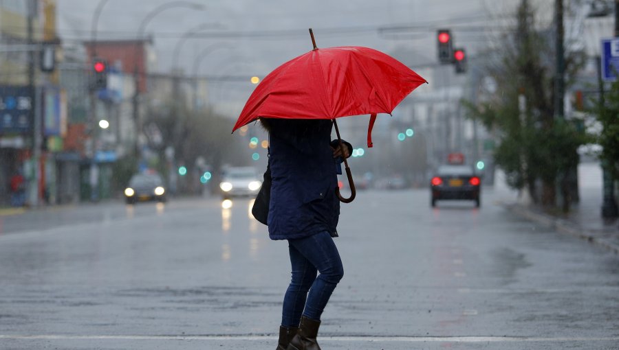 Intensa lluvia en la zona central del país: Cerca de 2 mil clientes sin electricidad por sistema frontal