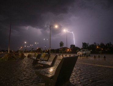 Alerta por tormentas eléctricas y derrumbes para la Región Metropolitana