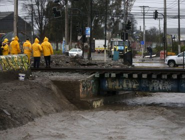 Maipú: Canal Santa Marta a punto de colapsar, pero descartan anegamiento de casas