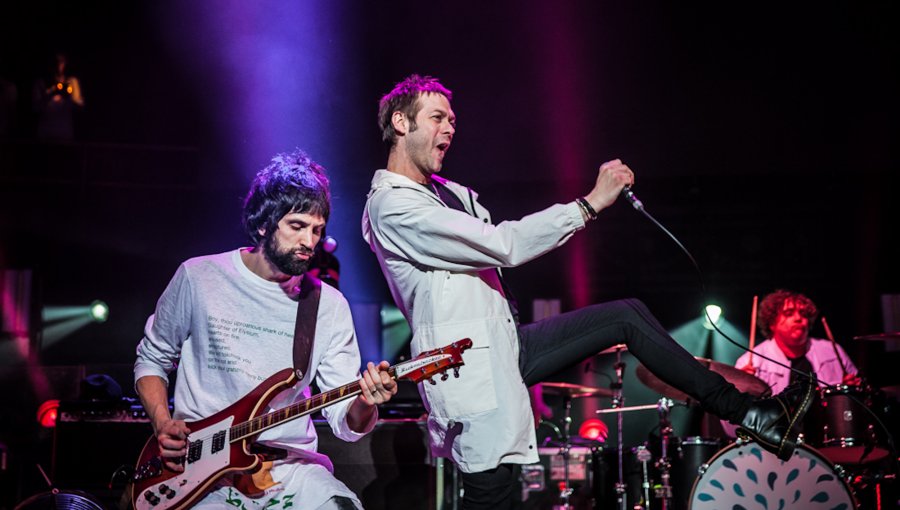 Kasabian anunció que Tom Meighan deja de ser el vocalista de la banda tras 23 años