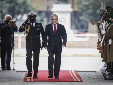 Así fueron los honores de la Guardia de Palacio al presidente Piñera en su llegada a La Moneda