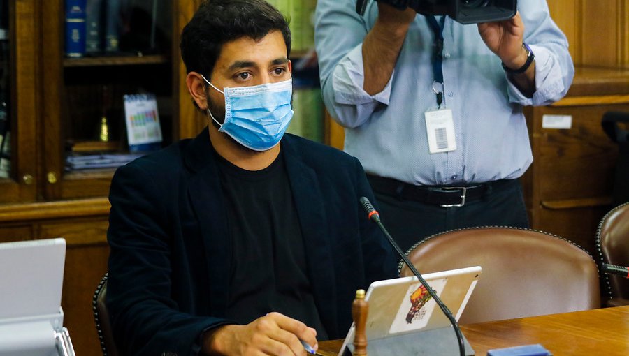 Jorge Brito deja la presidencia de Comisión de Defensa tras censura de diputados UDI y voto clave de Loreto Carvajal