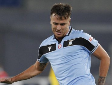 Jugador de Lazio recibió un duro castigo tras morder el brazo de un rival