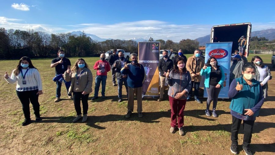 Empresa Sopraval donó 200 cajas de alimentos a familias del sector Los Leones de Limache