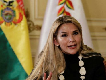 Presidenta interina de Bolivia, Jeanine Añez, confirma que dio positivo por Covid-19