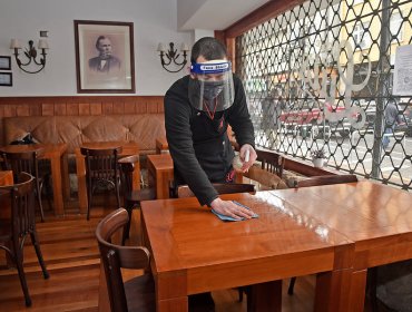 Restaurantes y cafés de Valdivia se preparan para la primera fase del desconfinamiento