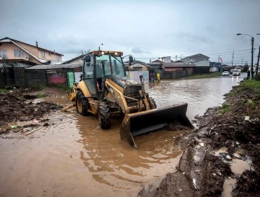 Cortes de luz, desbordes y personas aisladas deja evento meteorológico entre el Biobío y Los Lagos