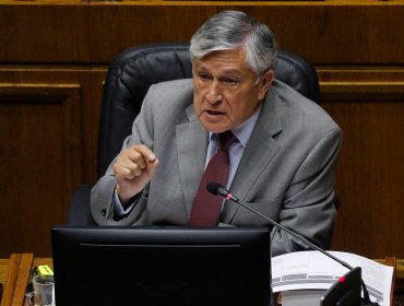 Senador David Sandoval (UDI) se mostró a favor de apoyar retiro del 10% del fondo de pensiones