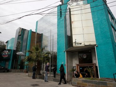 Clausuran y cursan sumario sanitario a gimnasio que funcionaba con permisos fraudulentos en Providencia