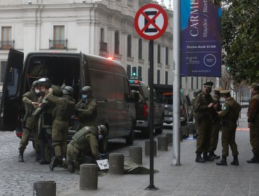 Mochila abandonada genera amplio operativo del GOPE en las inmediaciones de La Moneda