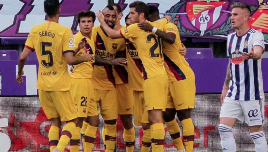 Con gol de Vidal, Barcelona vence al Valladolid y le pone presión al Madrid