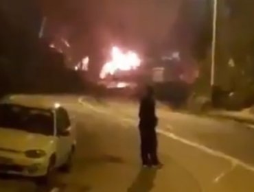 Manifestantes se enfrentaron con Carabineros e incendiaron un auto en la Av. Francia de Valparaíso