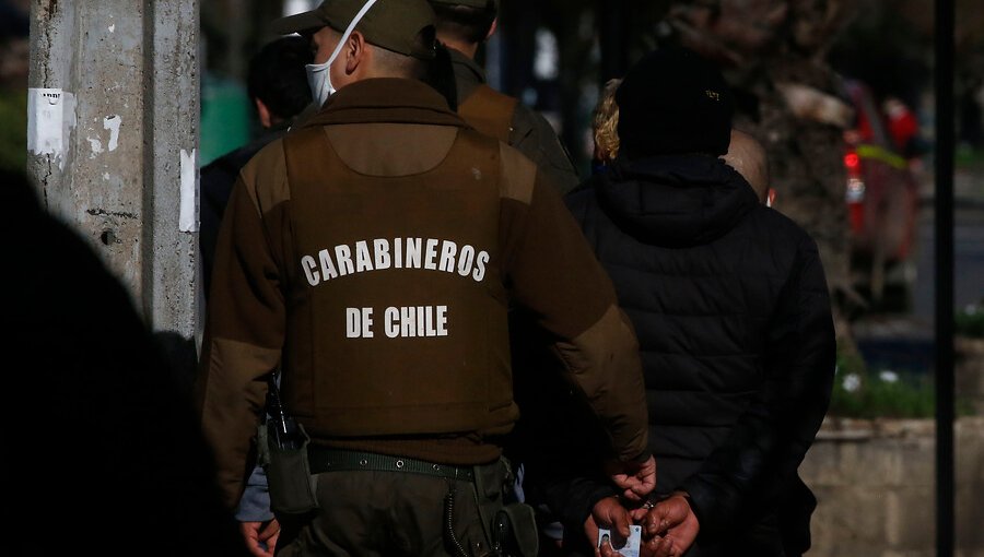 Nueve personas fueron detenidas tras ser sorprendidas jugando baby-fútbol en Puerto Saavedra