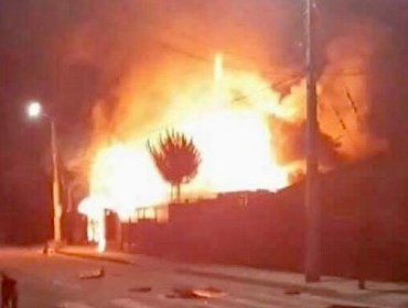 Un muerto y tres viviendas incendiadas deja balacera entre bandas en villa de San Felipe