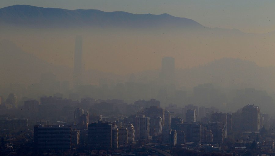 Decretan segunda preemergencia ambiental para este martes en la región Metropolitana