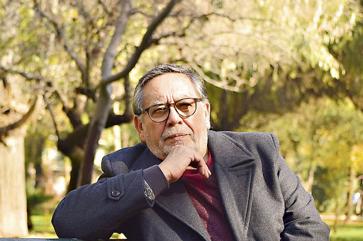 Municipio de Viña del Mar realizará entrevista virtual con el escritor Guillermo Parvex