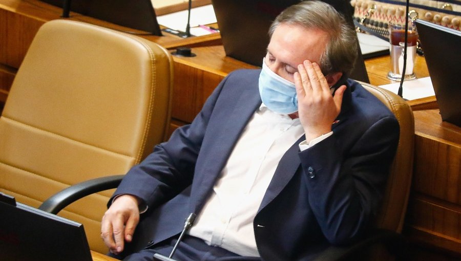 Diputado UDI que votó a favor del proyecto del 10% de los fondos de AFP se internó por problemas de salud