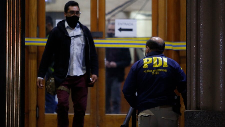 Clausuran local que funcionaba con permisos irregulares a pasos de La Moneda