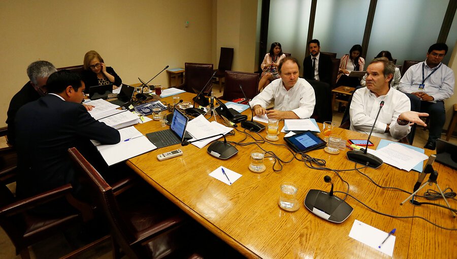 Comisión de Constitución del Senado revisará este viernes el proyecto del retiro del 10% de las AFP
