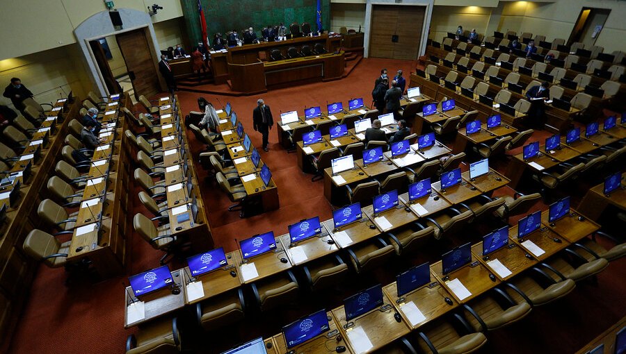 Si tres de los 13 "díscolos" de Chile Vamos cambian su voto de la semana pasada, el proyecto del retiro de fondos se cae