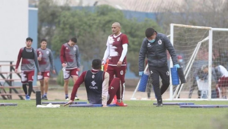 "Chupete" Suazo vivió su primera práctica con plantel de Deportes La Serena