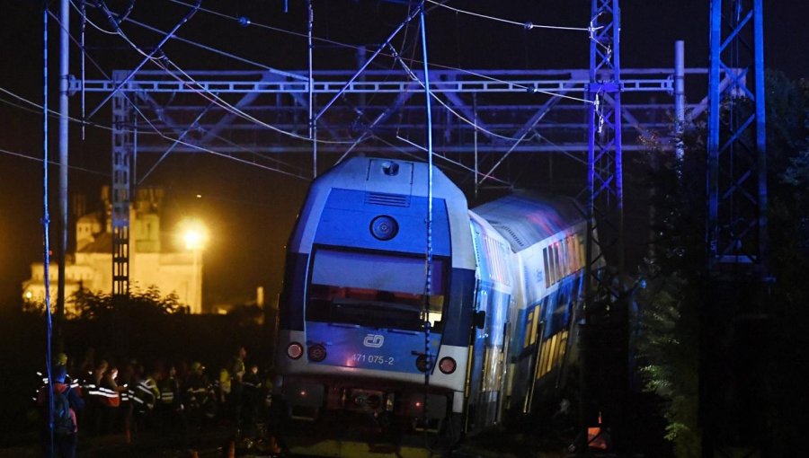 Un muerto y al menos 35 heridos deja colisión de trenes en República Checa