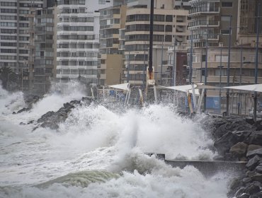 Emiten aviso especial de marejadas entre las costas de Corral y Arica