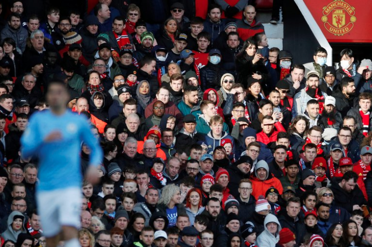 Inglaterra planea retorno de hinchas a los estadios de fútbol para el mes de octubre