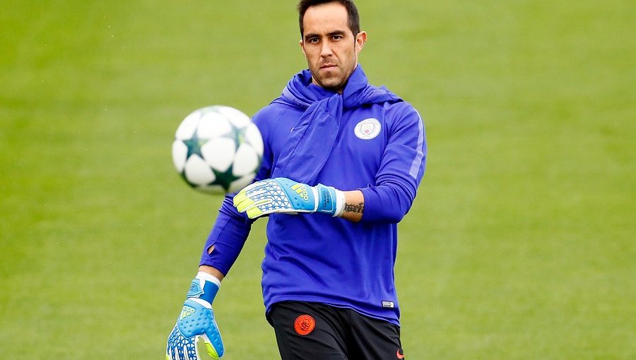 Guardiola confirmó ausencia de Claudio Bravo para la semifinal de la FA Cup