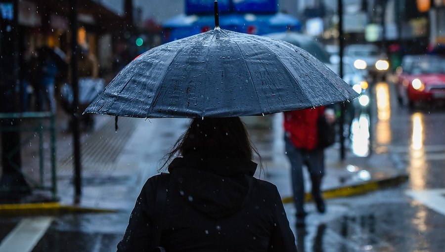 Enel activó plan preventivo por pronóstico de lluvia para la región Metropolitana