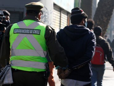 Carabineros detuvieron a hombre que intentó sobornarlos con $1.500.000 en Santiago