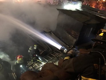 Siete inmuebles afectados deja incendio de grandes proporciones en Santiago