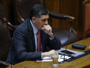 Secretario General de la Presidencia: "Espero que en el Senado no se suban rápidamente a la ola"