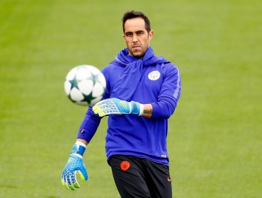 Guardiola confirmó ausencia de Claudio Bravo para la semifinal de la FA Cup