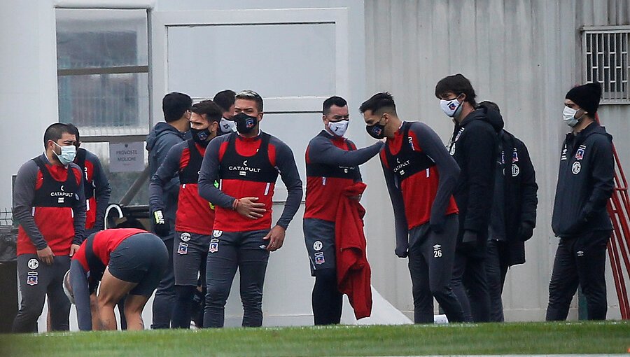 Esteban Paredes celebró la vuelta a los entrenamientos en el Monumental