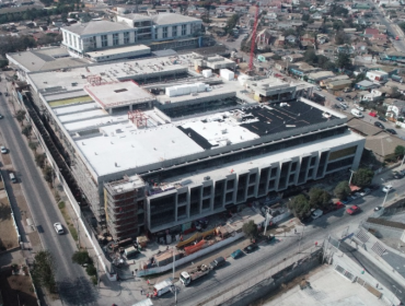 Tras 20 días paralizadas por brote de Covid-19, retoman obras del nuevo hospital Claudio Vicuña de San Antonio