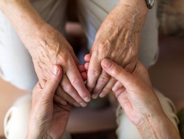 Ofician al Ministro de Salud por brotes de Covid-19 al interior de hogares de adultos mayores en la región de Valparaíso