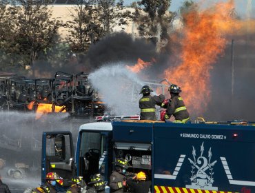 Camión con más de 700 cilindros de gas se incendió en la entrada a Rancagua: Se reportaron explosiones