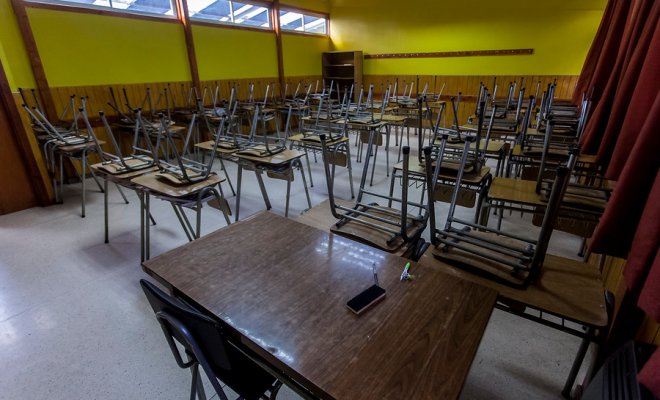 Ministro de Educación considera “apresurado” que alcaldes se nieguen a opción de abrir colegios