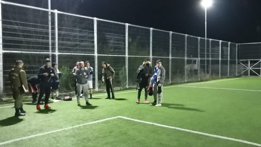 10 personas fueron detenidas tras ser sorprendidas jugando baby-fútbol en Negrete