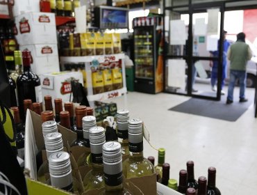 Comisión de Gobierno Interior aprueba suspender multas por no pago de patentes de alcoholes