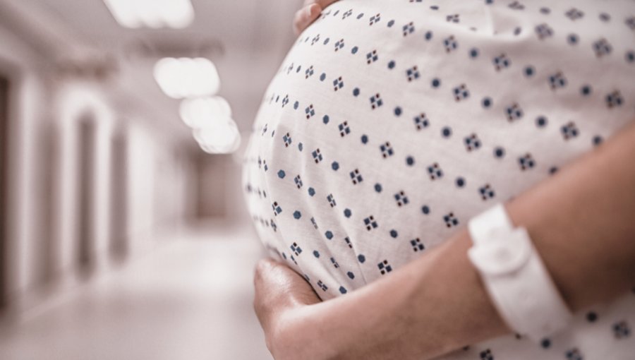 Mujer confirmada como Covid-19 positivo falleció tras dar a luz en el Hospital de Linares