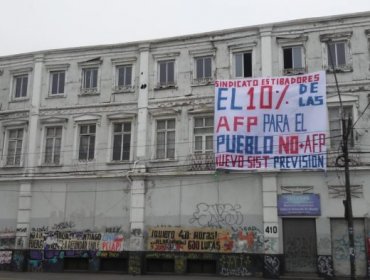 Portuarios de Valparaíso iniciaron paro de funciones en apoyo al retiro del 10% de las AFP