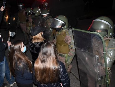 Manifestación deriva en incidentes en las afueras de la casa de Martín Pradenas en Temuco