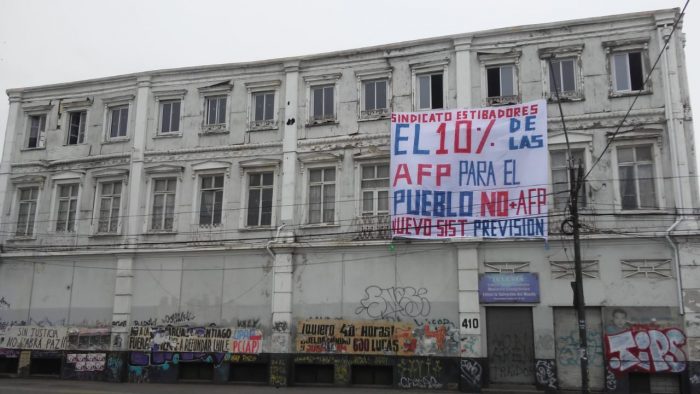 Portuarios de Valparaíso iniciaron paro de funciones en apoyo al retiro del 10% de las AFP